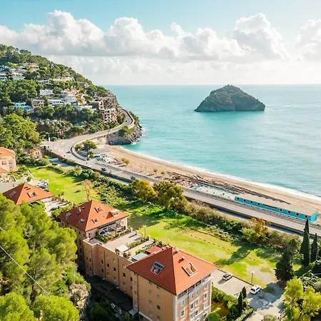 Luxurious Penthouse With Bayview Bergeggi
